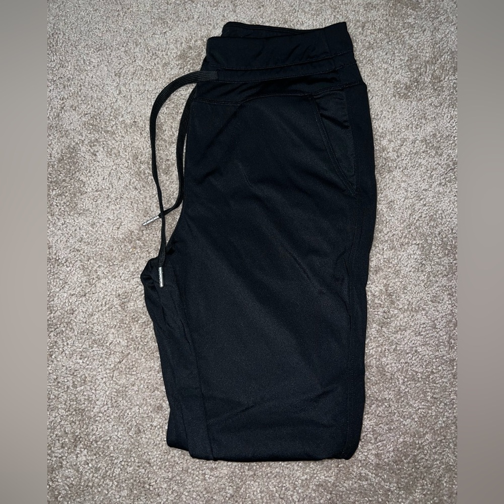 HALARA black joggers